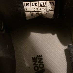 Hokas men’s running shoes